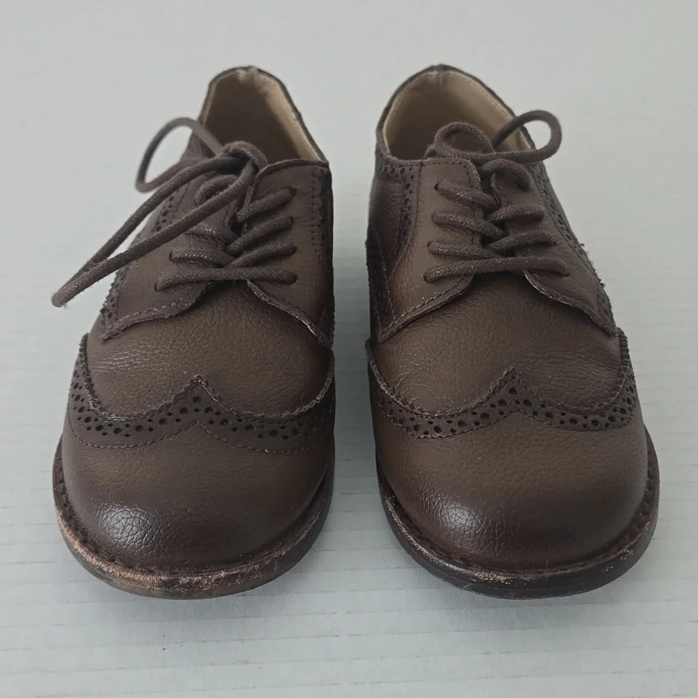 Janie and Jack Leather Wing Tip Shoe Boys sz. 10
